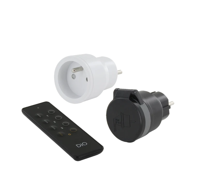 Set of 1 indoor nano plug + 1 outdoor plug and remote control